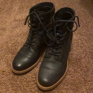 Clarks Lace-up Bootie